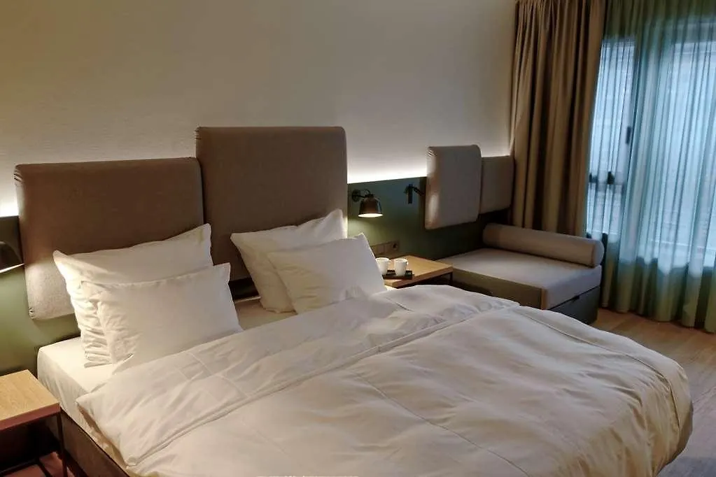 Hotel The Yard Berlin 4*,