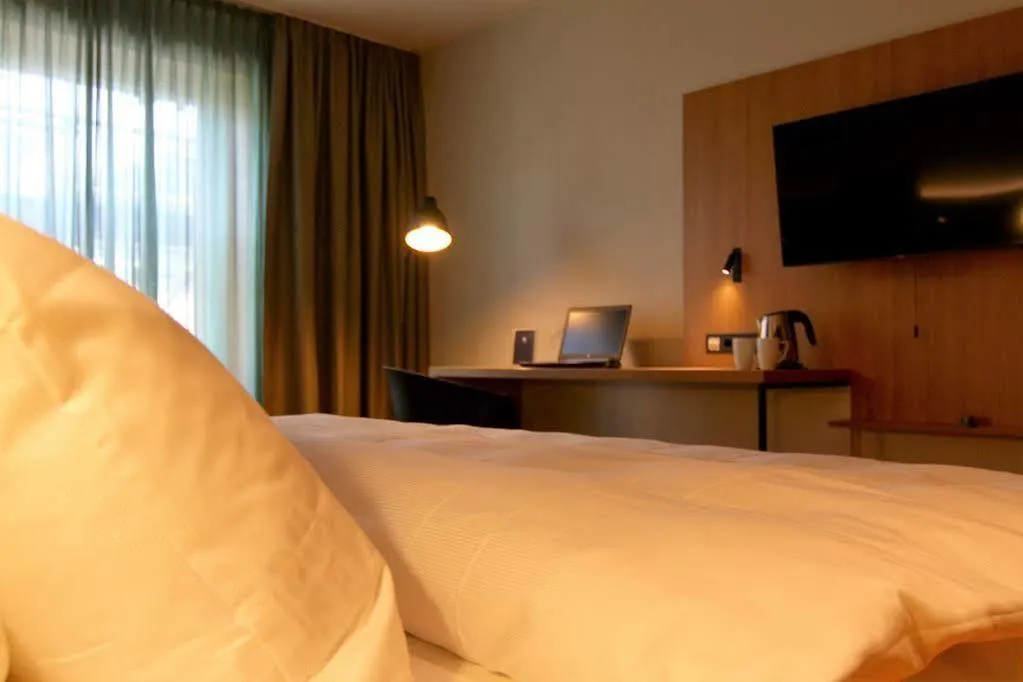 Hotel The Yard Berlin 4*,